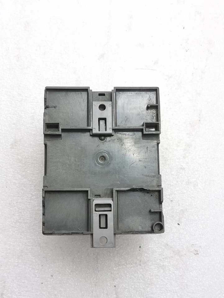 Siemens 6ED1052-1MD00-0BA6 Logo 12/24Rc Module (Light On)